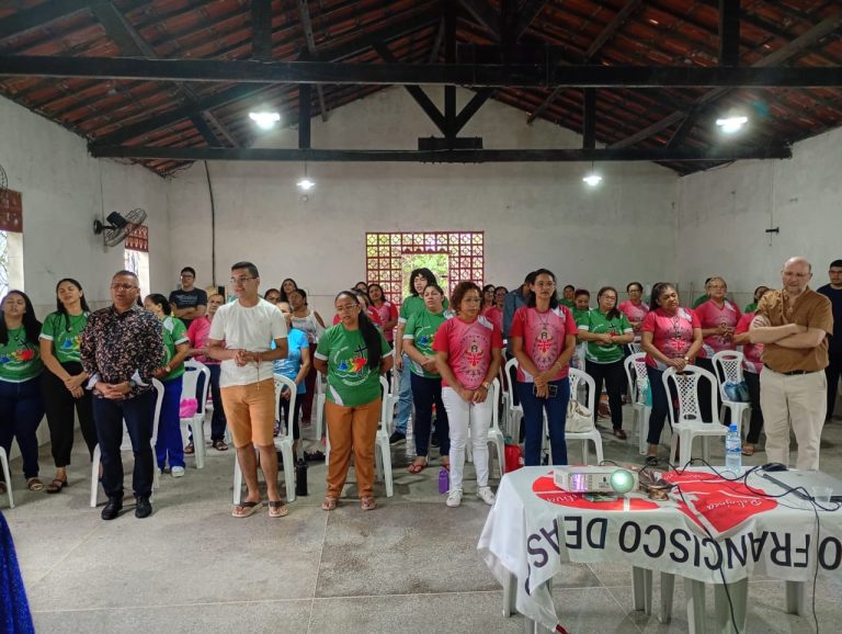 Formação da Pastoral do Dízimo reúne agentes na Paróquia São Francisco de Assis, no Canindezinho